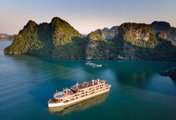 Ha long bay cruise